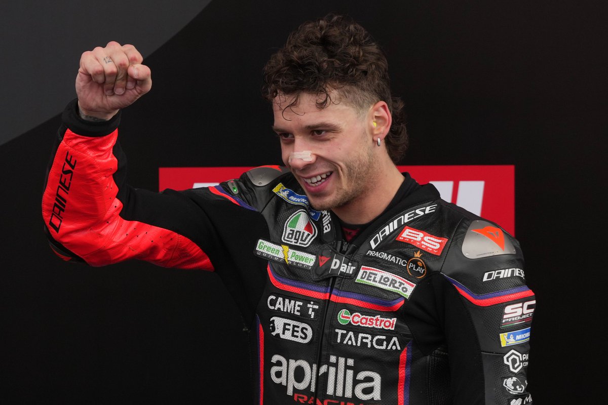 Read more about the article Marco Bezzecchi Wins “Bet” to Keep Aprilia After Valencia Victory